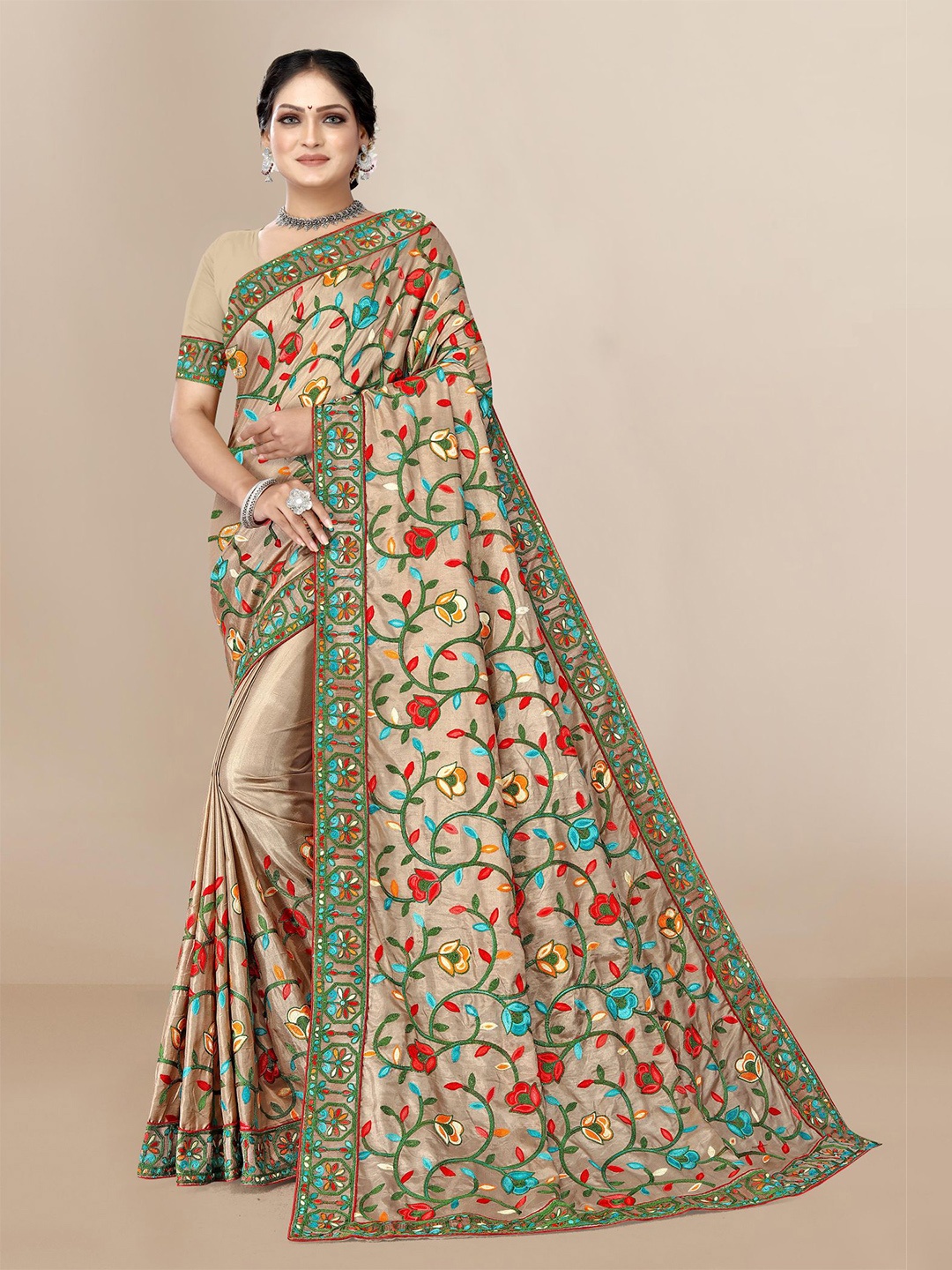

VAIRAGEE Cream & Green Floral Embroidered Silk Blend Saree