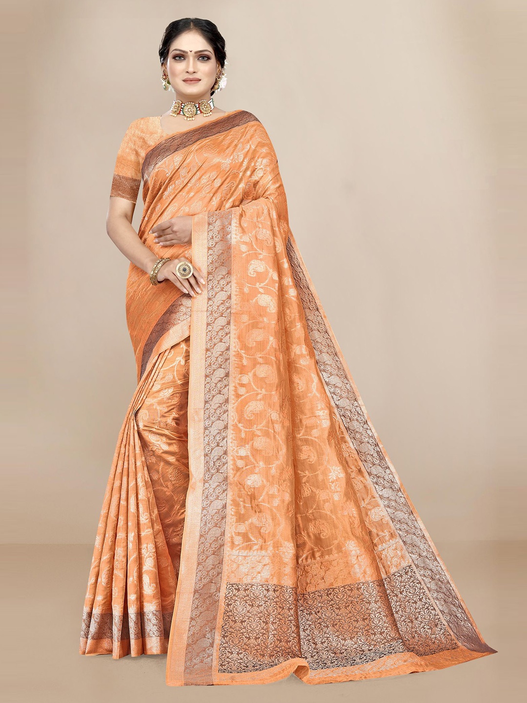 

VAIRAGEE Peach-Coloured & Gold-Toned Woven Design Zari Organza Saree