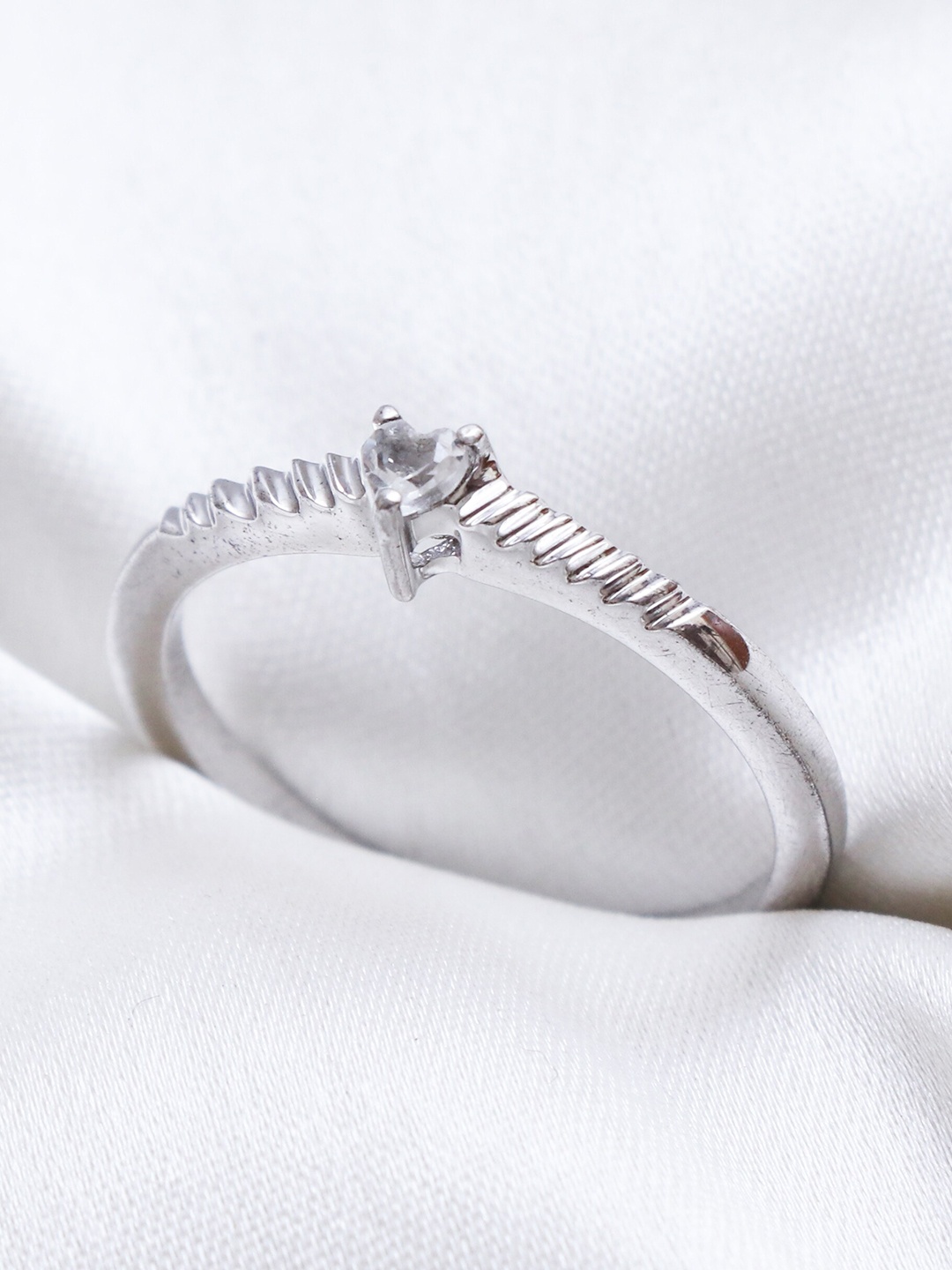 

HIFLYER JEWELS Silver-Toned White Topaz Gemstone Studded Sterling Silver Finger Ring