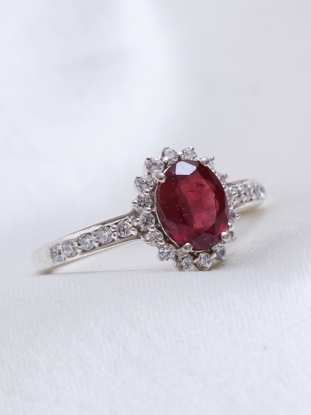 

HIFLYER JEWELS Sterling Silver Red Ruby & White Topaz Gem Stone-Studded Finger Ring