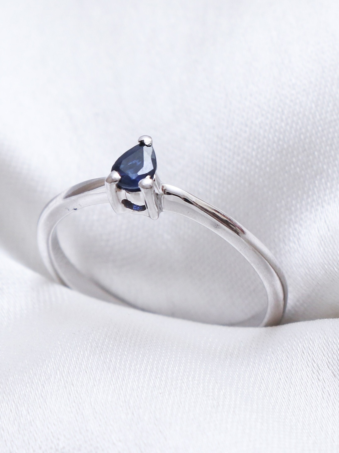 

HIFLYER JEWELS 925 Sterling Silver Silver-Toned Blue Sapphire Stone-Studded Finger Ring