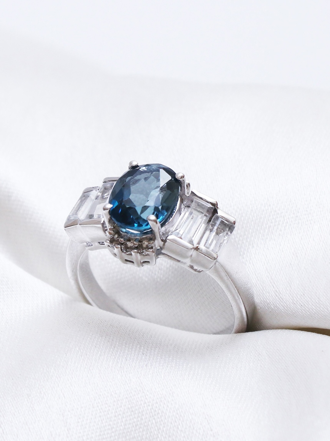 

HIFLYER JEWELS Silver-Plated Blue Gemstone-Studded Finger Ring