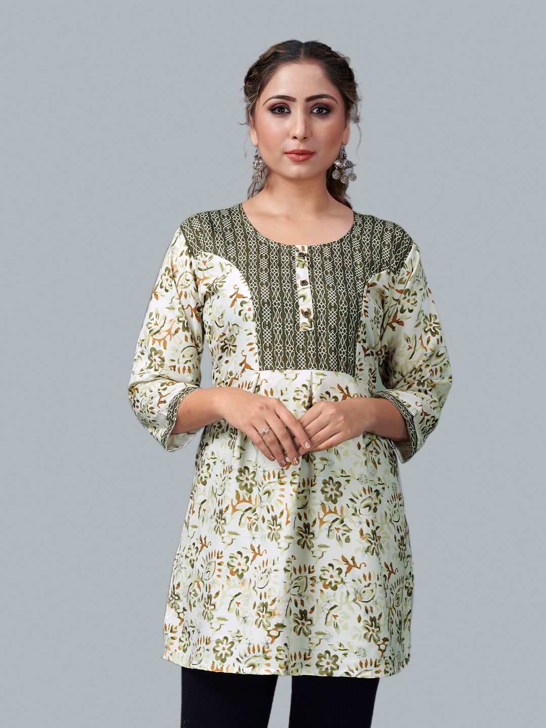 

Fashion FRICKS Women White & Green Floral Printed Pleated Kurti