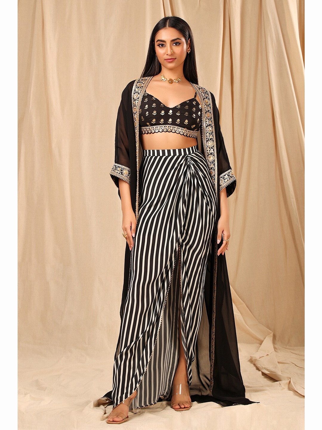 

Masaba Women Black & White Ethnic Printed Top with Skirt & Cape