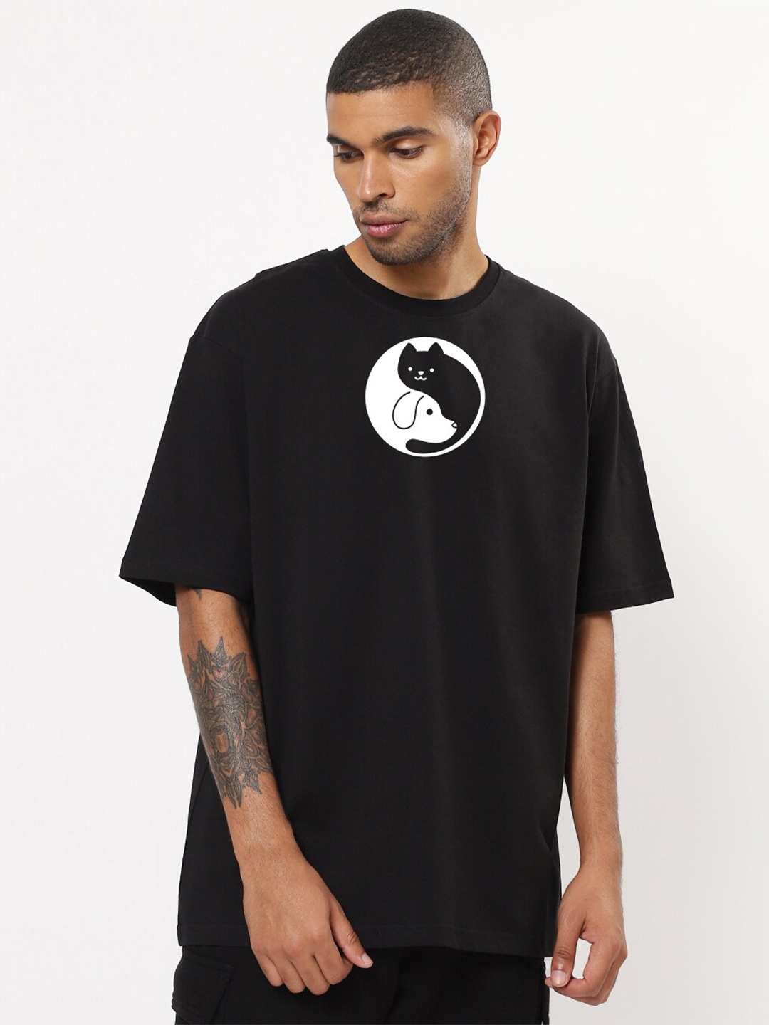 

Mad Over Print Men Black Printed Drop-Shoulder Sleeves Oversized Cotton T-shirt