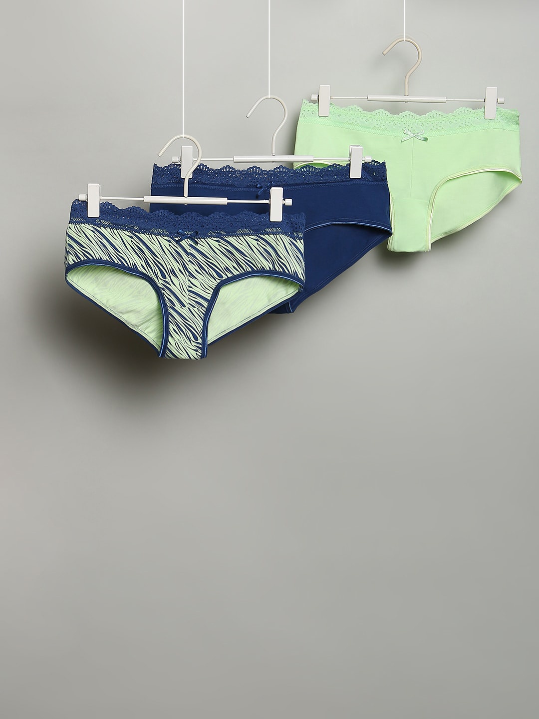 

Vero Moda Intimates Women Pack Of 3 Printed Anti-bacterial Hipster Briefs, Green