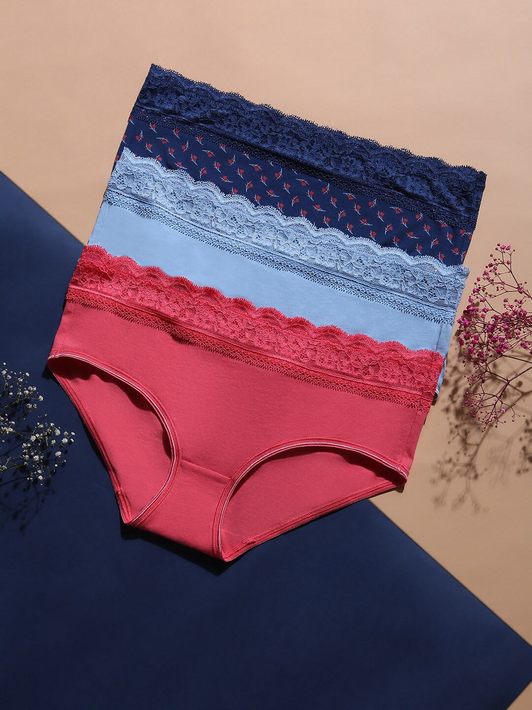 

Vero Moda Intimates Women Pack of 3 Lace Detailed Hipster Briefs, Blue