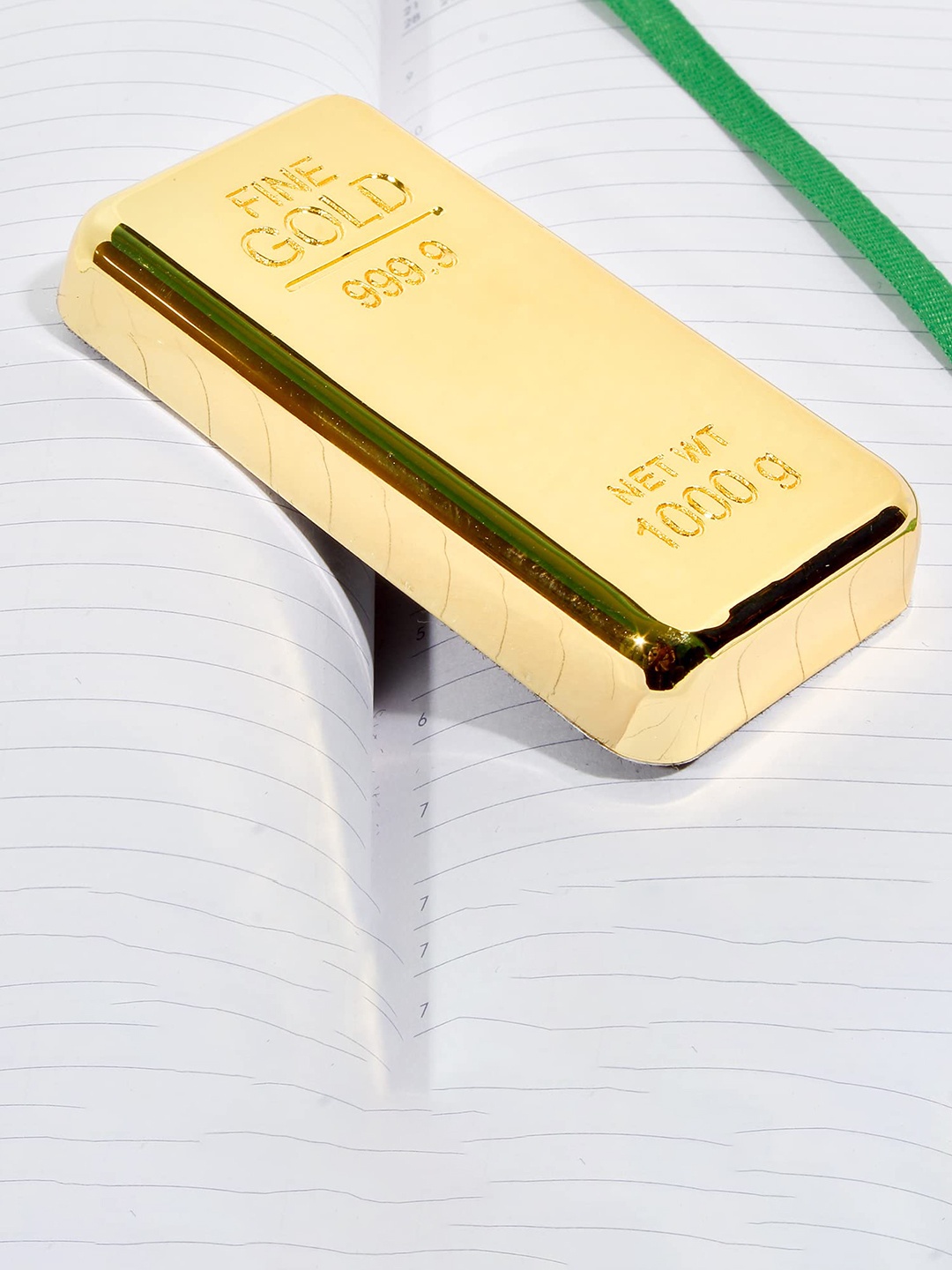 

Awestuffs Gold-Toned Bar Paper Weight Stationery