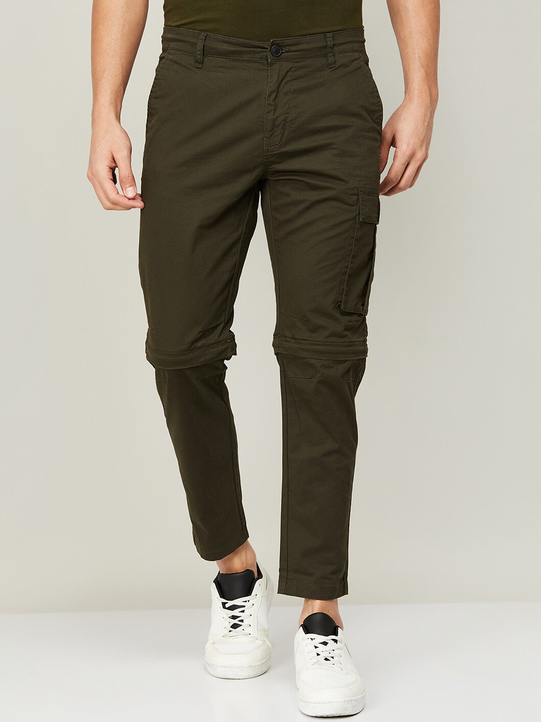 

Bossini Men Olive Green Solid Cotton Regular Fit Cargos