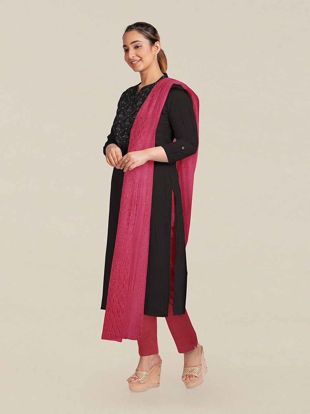 

Pothys Grey & Pink Embellished Unstitched Dress Material