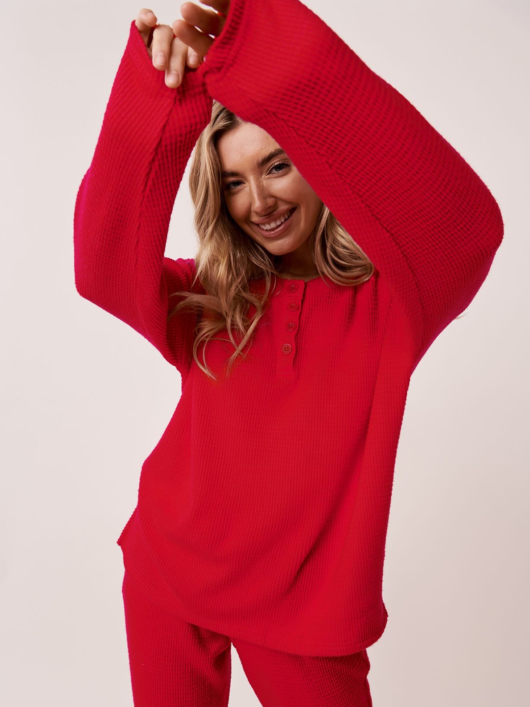 

La Vie en Rose Woman Red Solid Long Sleeve Top
