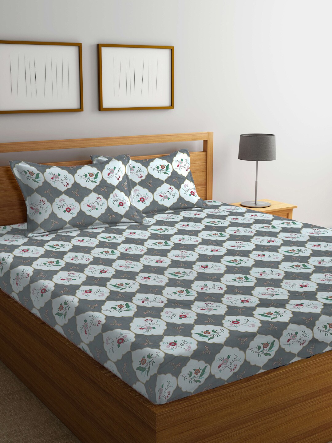 

KLOTTHE Floral Print 300 TC Super King Bedsheet with 2 Pillow Covers, Grey