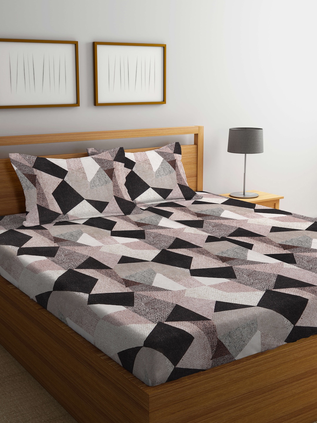 

KLOTTHE Geometric 300 TC Super King Bedsheet with 2 Pillow Covers, Black