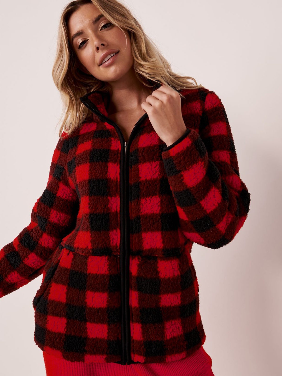 

La Vie en Rose Women Red & Black Checked Printed
