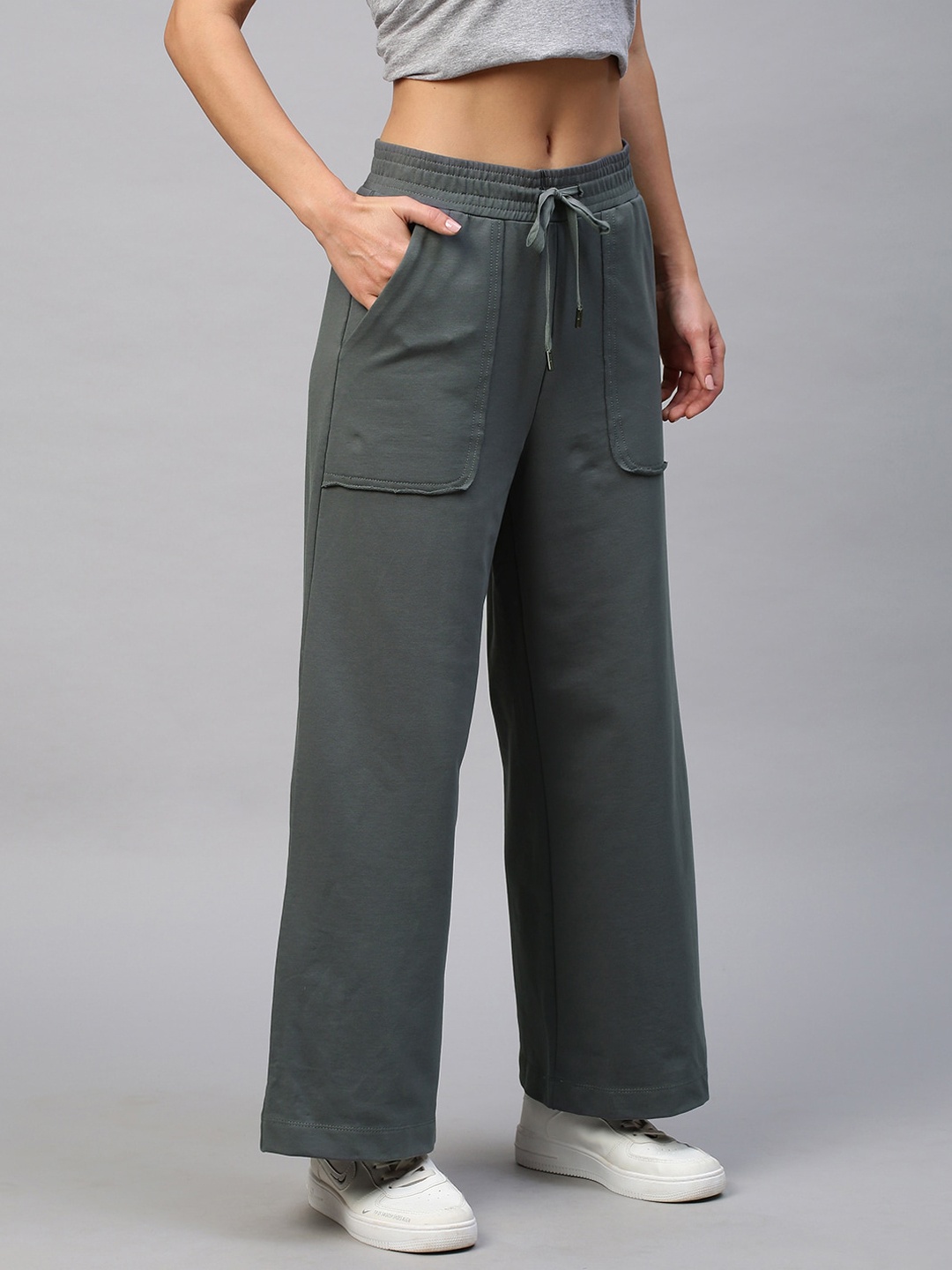 

Chemistry Women Grey Solid Wide Leg Lounge Pant