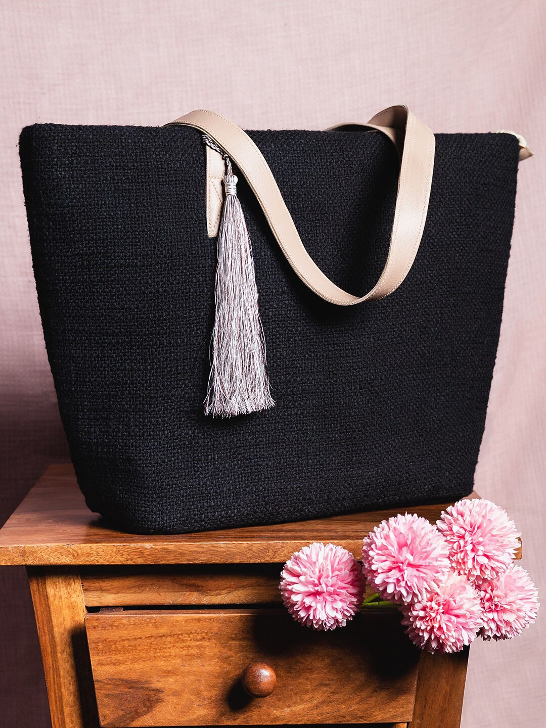 

DEEBACO Black Structured Tote Bag with Tasselled