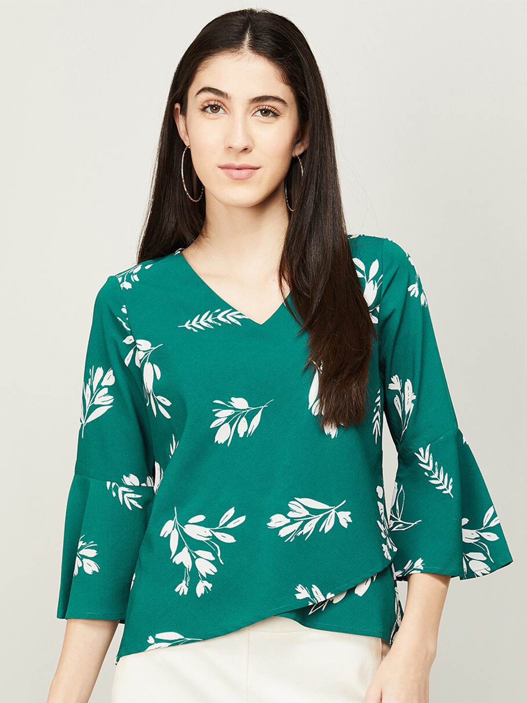 

Fame Forever by Lifestyle Women Green & White Floral Print Top