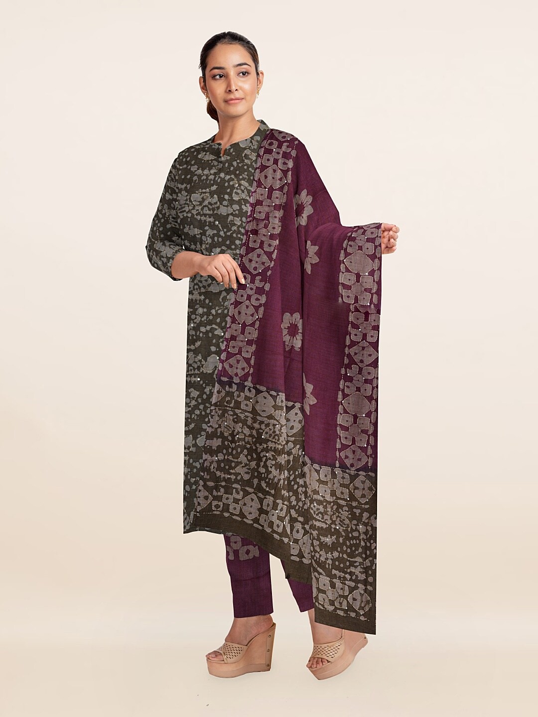 

Pothys Women Green & Grey Printed Unstitched Dress Material
