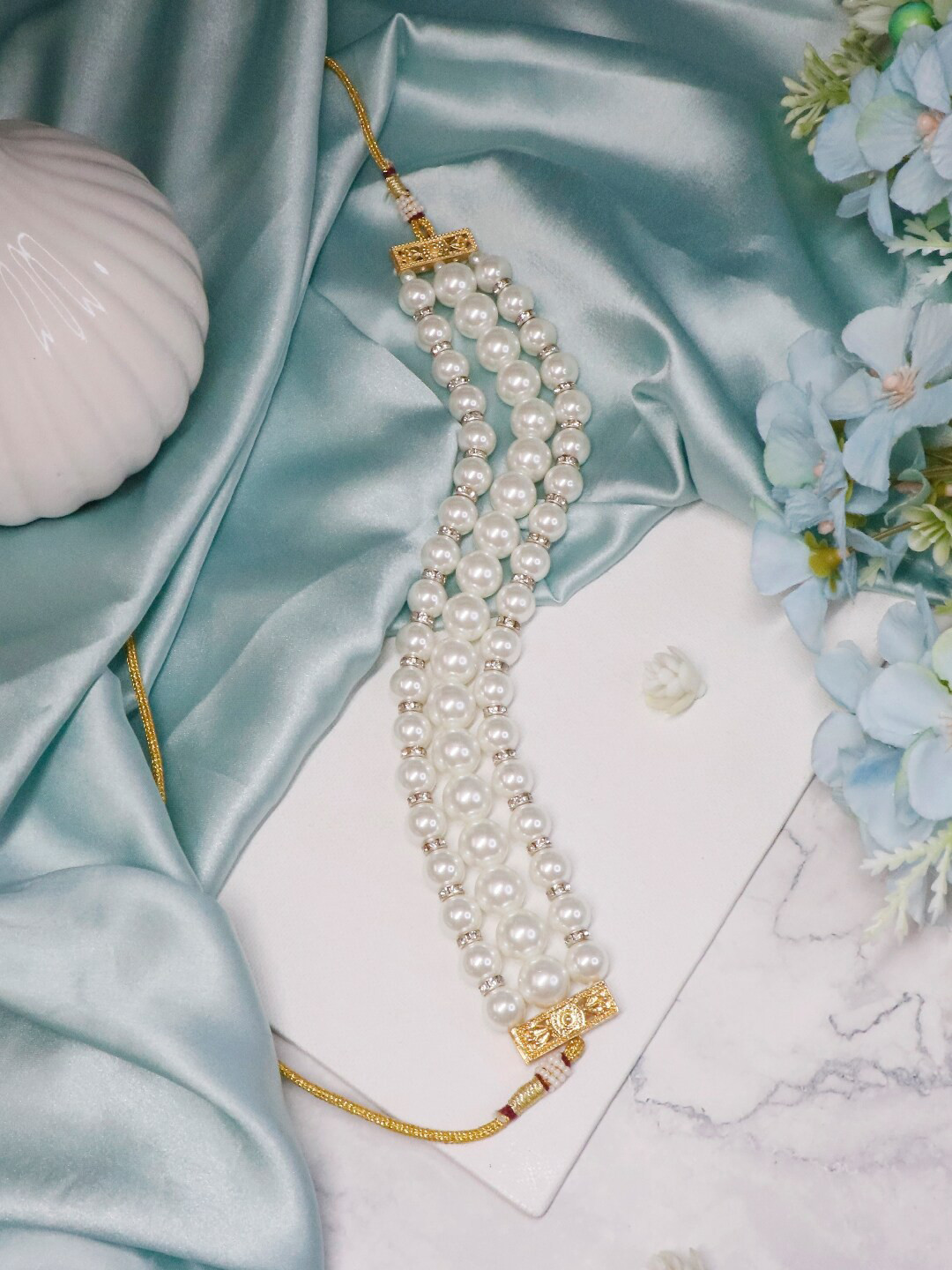 

Ishhaara Brass Gold-Plated Choker Necklace & Earrings, White