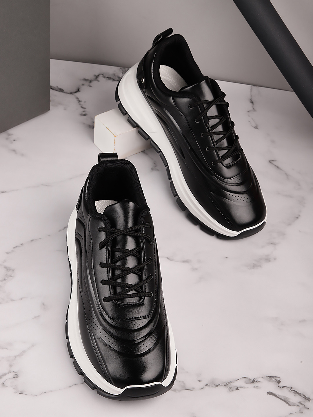 

The Roadster Lifestyle Co. Women Textured Sneakers, Black