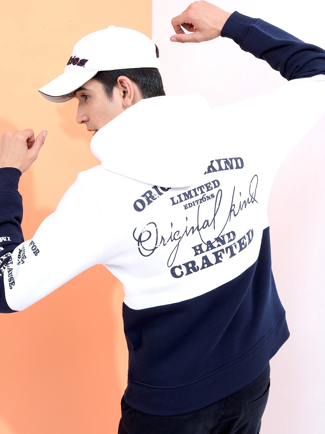 

HIGHLANDER Men White Printed Hooded Pullover Sweatshirt
