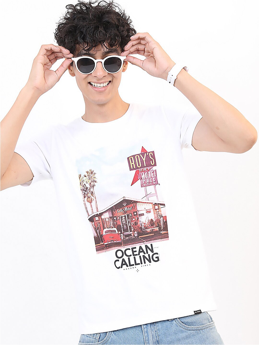 

HIGHLANDER Men White Typography Printed Round Neck Slim Fit Cotton T-shirt