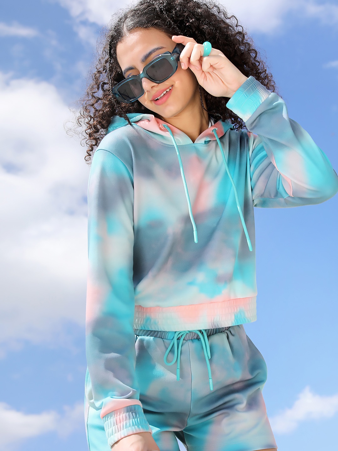

Tokyo Talkies Women Green & Multicoloured Tie & Dye Printed Hooded Sweatshirt, Grey