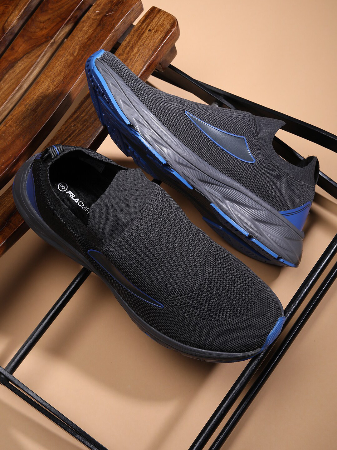 

FILA Men Black Svelta Running Non-Marking Shoes