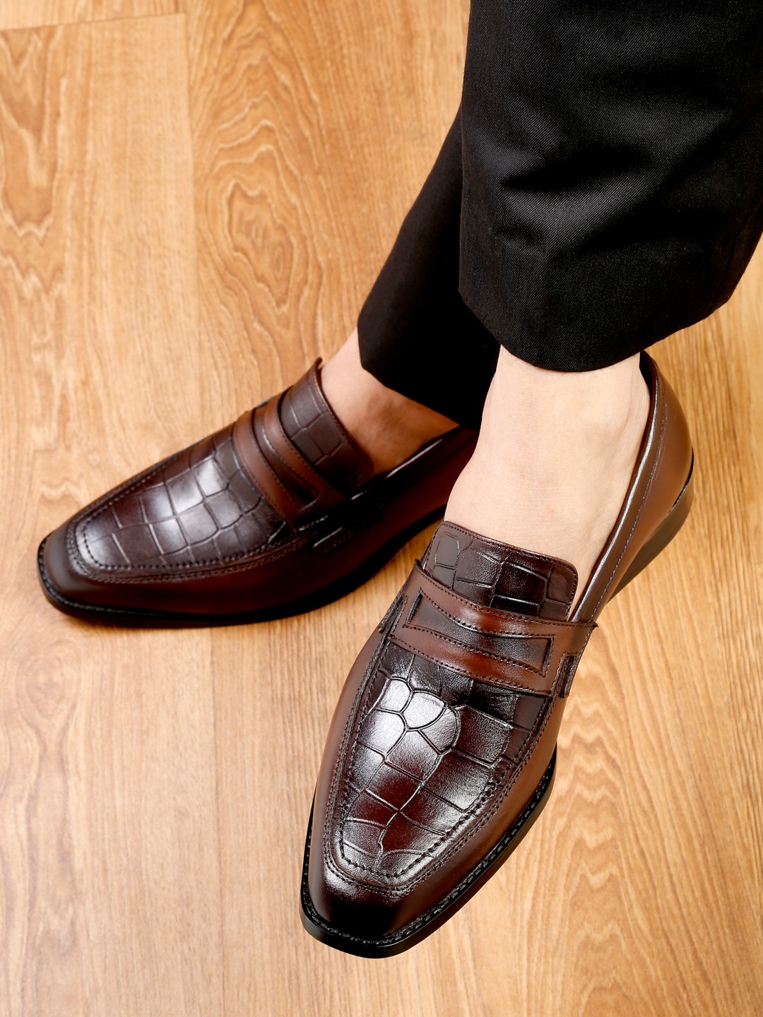 

LOUIS STITCH Men Brown Checkered Leather Formal Shoes