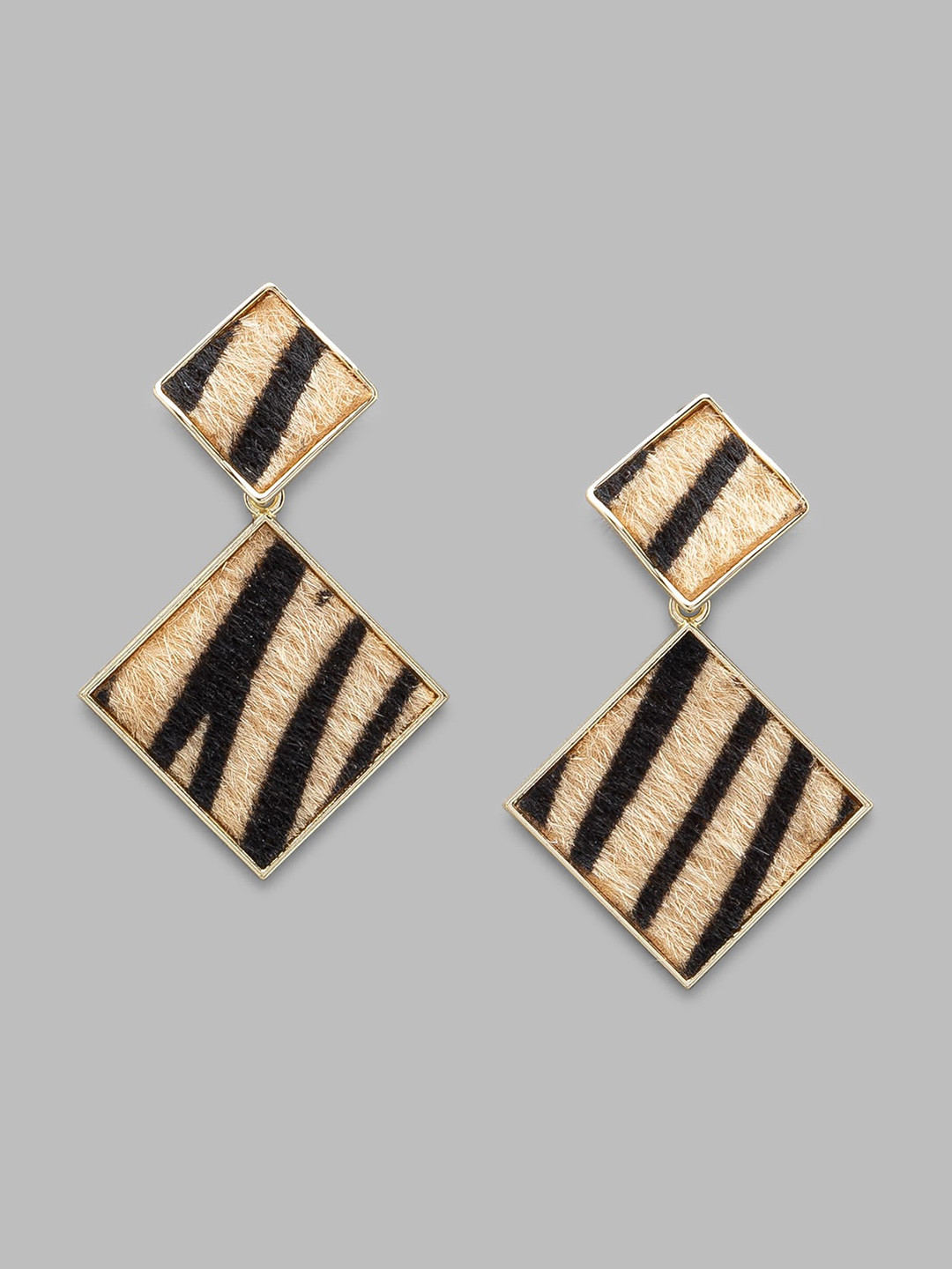 

Globus Gold-Toned & Black Square Gold Plated Drop Earrings