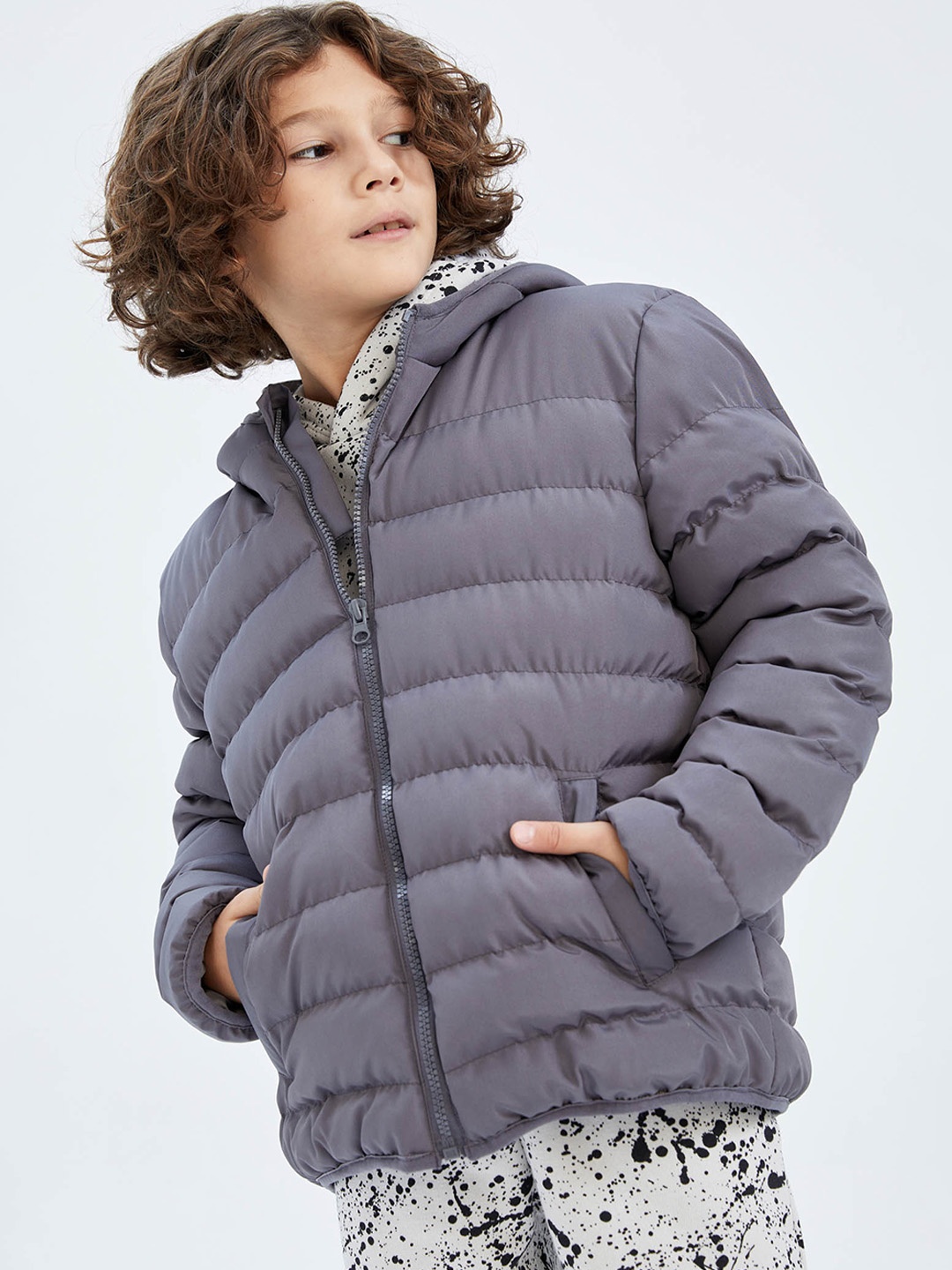 

DeFacto Boys Grey Solid Long Sleeves Puffer Jacket