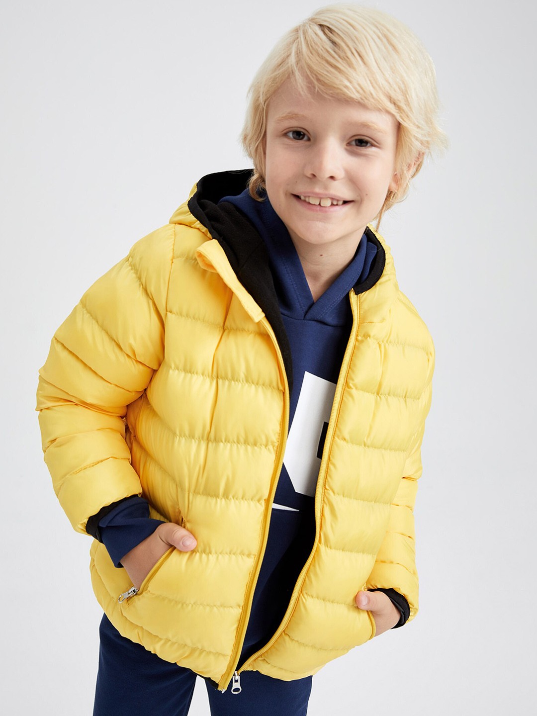 

DeFacto Boys Yellow Solid Long Sleeves Puffer Jacket