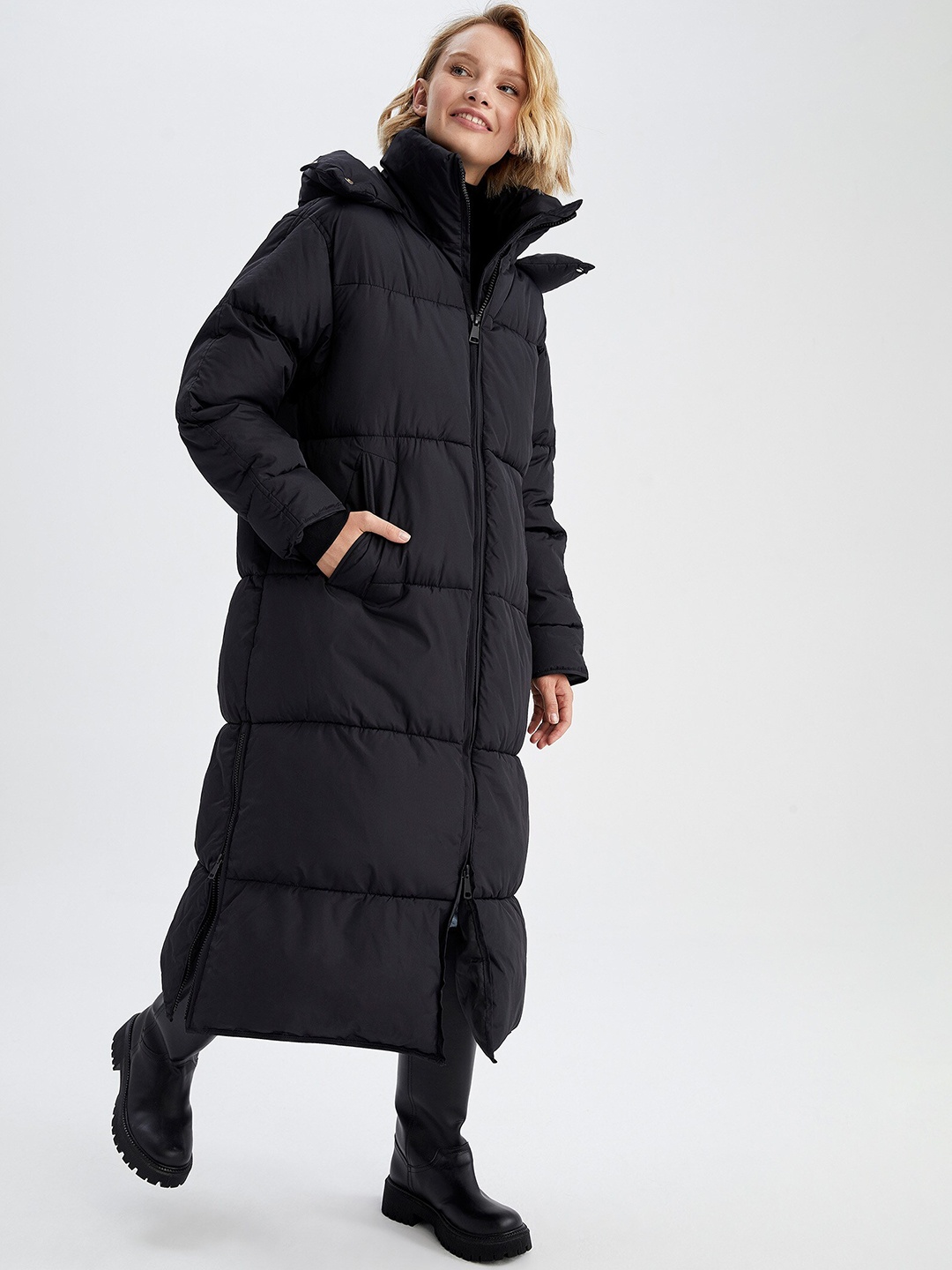 

DeFacto Women Black Solid Longline Puffer Jacket