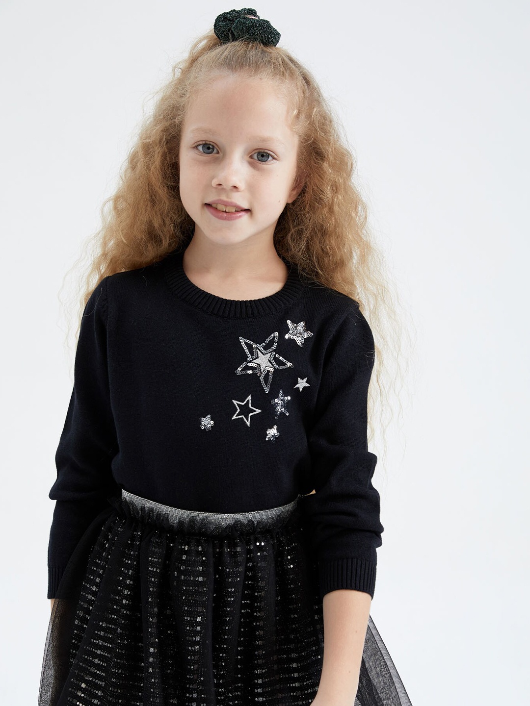 

DeFacto Girls Black & Silver-Toned Cotton Pullover with Embellished Detail