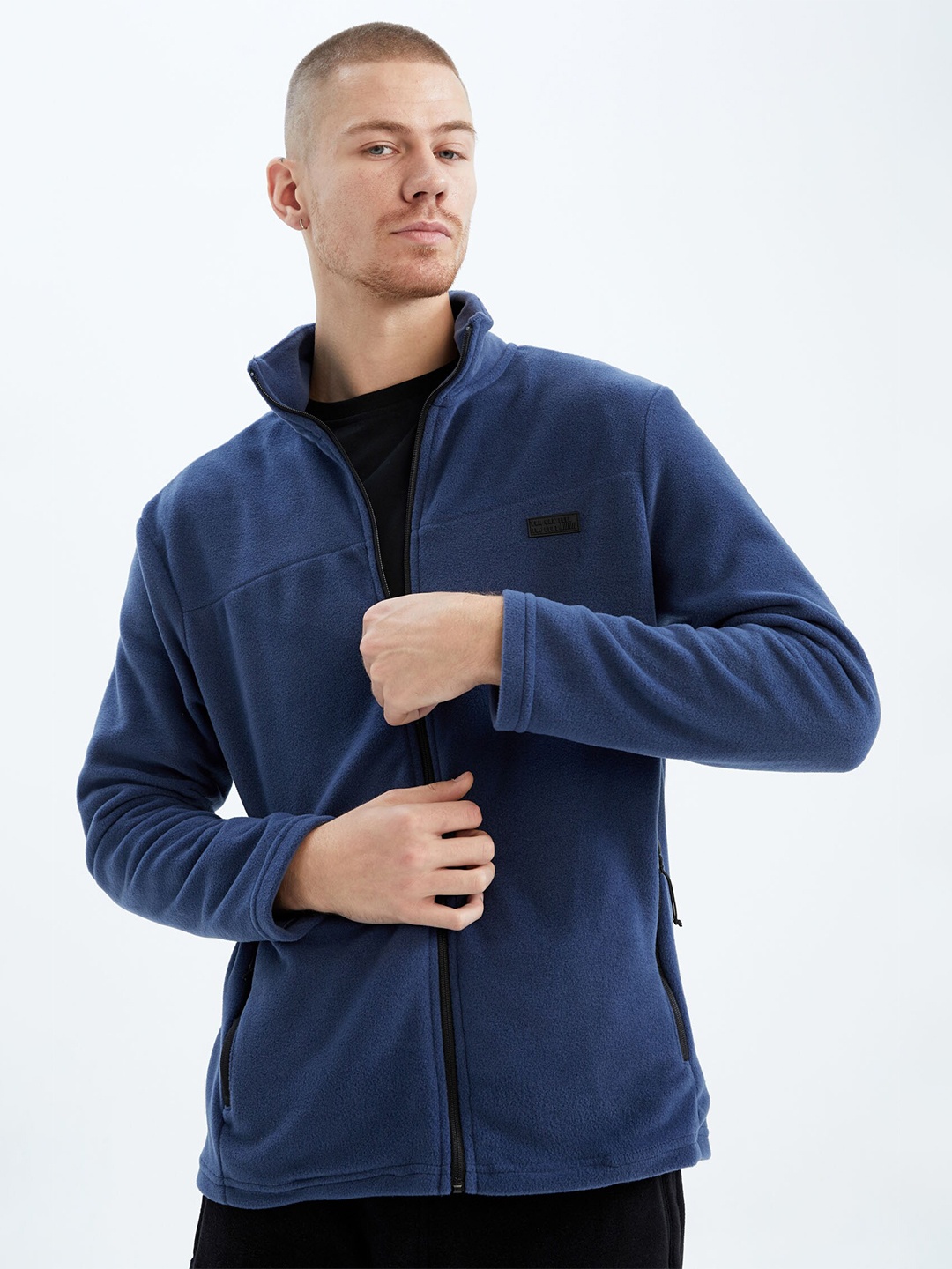 

DeFacto Men Blue Solid Open Front Sweater