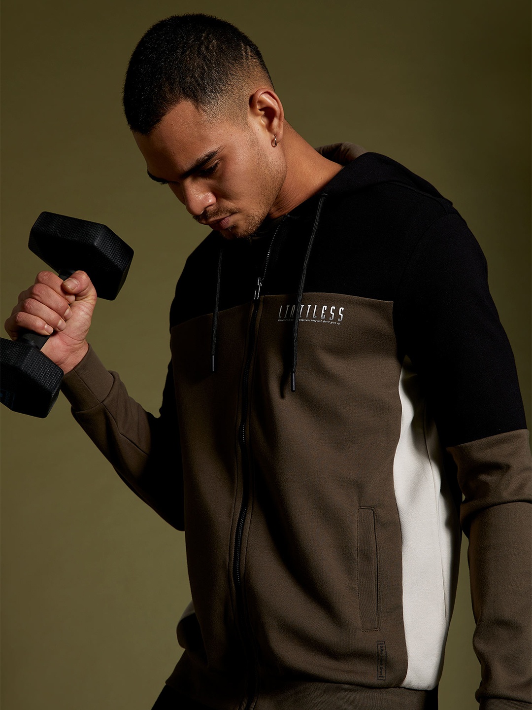 

DeFacto Men Khaki & Black Colourblocked Colourblocked