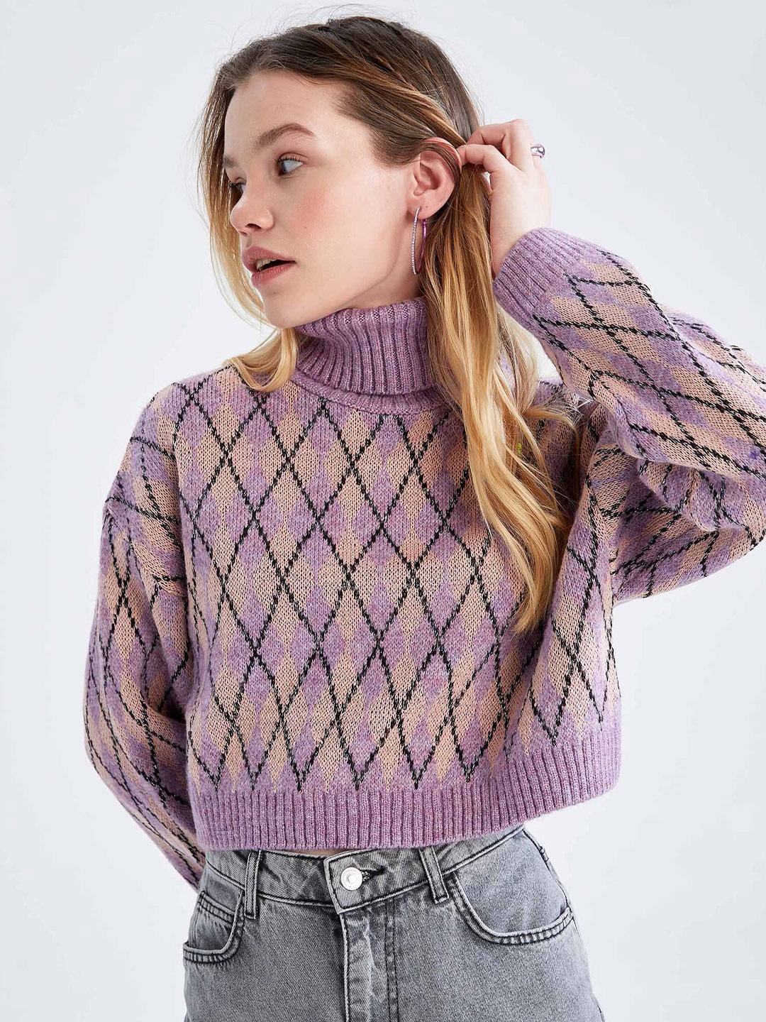 

DeFacto Women Purple & Black Printed Crop Pullover