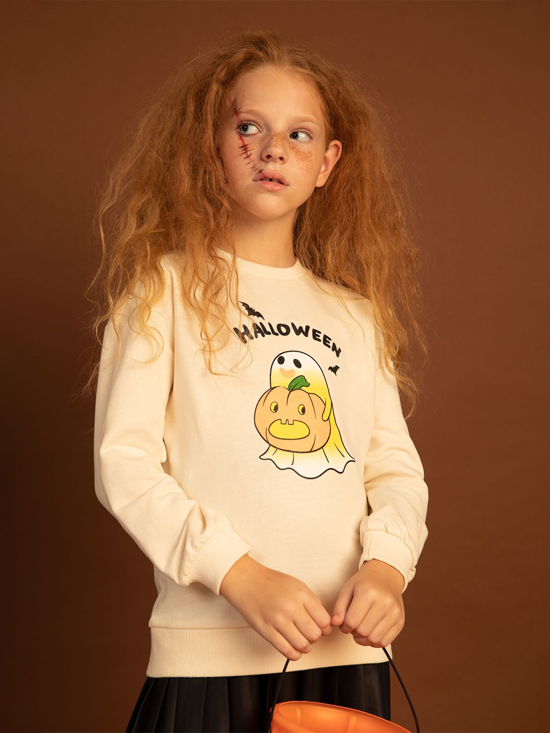 

DeFacto Girls Cream-Coloured Printed Cotton Sweatshirt