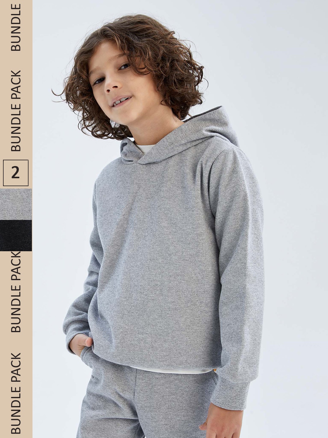 

DeFacto Boys Grey & Black Pack of 2 Solid Sweatshirt