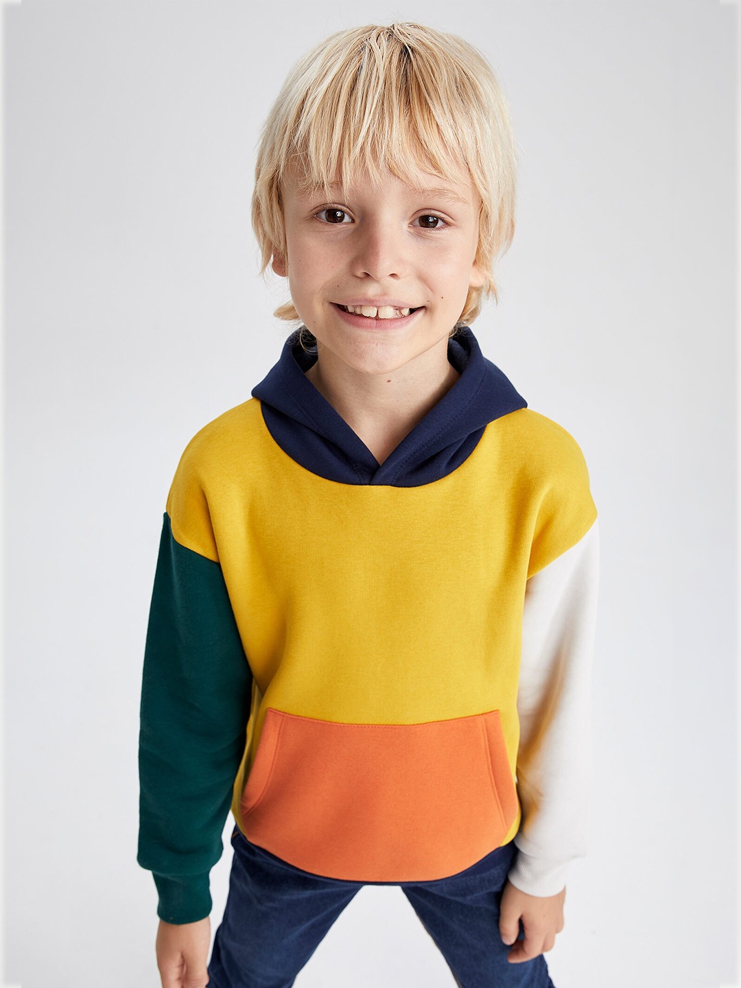 

DeFacto Boys Yellow Cotton Colourblocked Sweatshirt