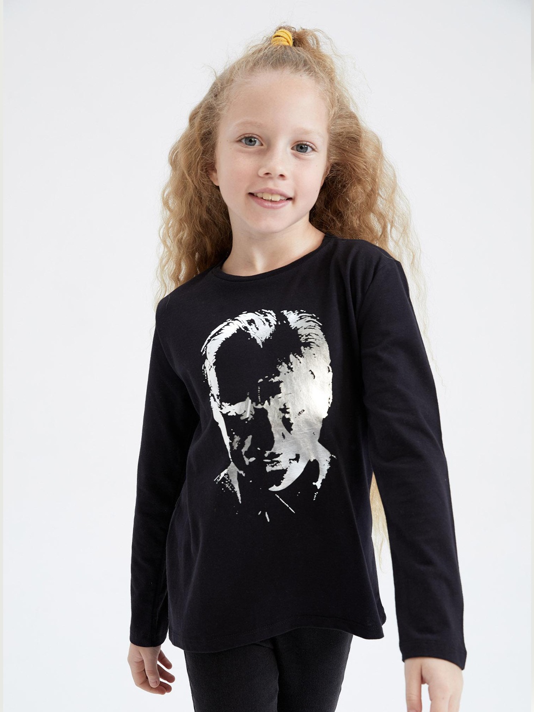 

DeFacto Girls Black Printed Pure Cotton Sweatshirt