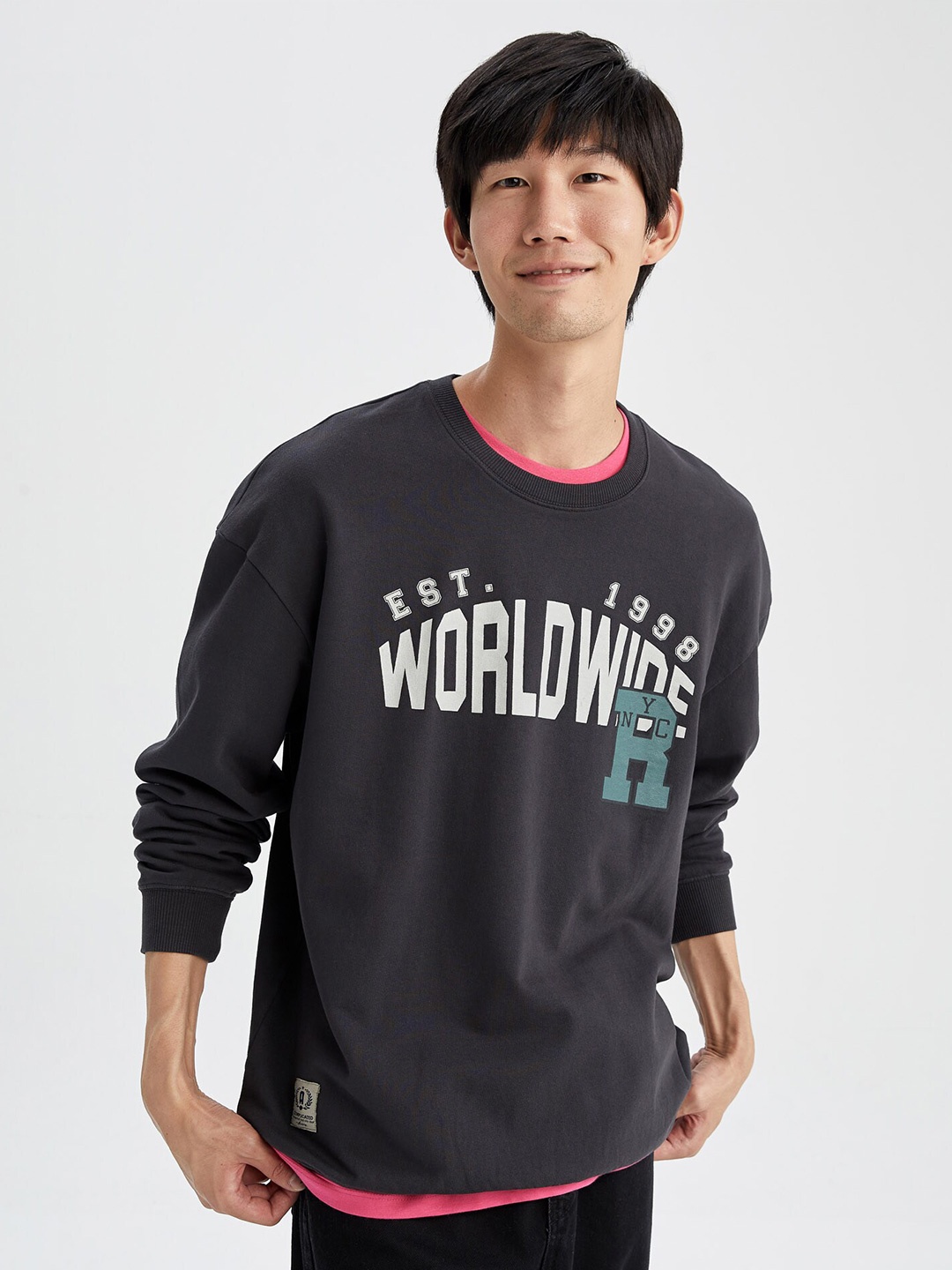 

DeFacto Men Black Printed Cotton Sweatshirt