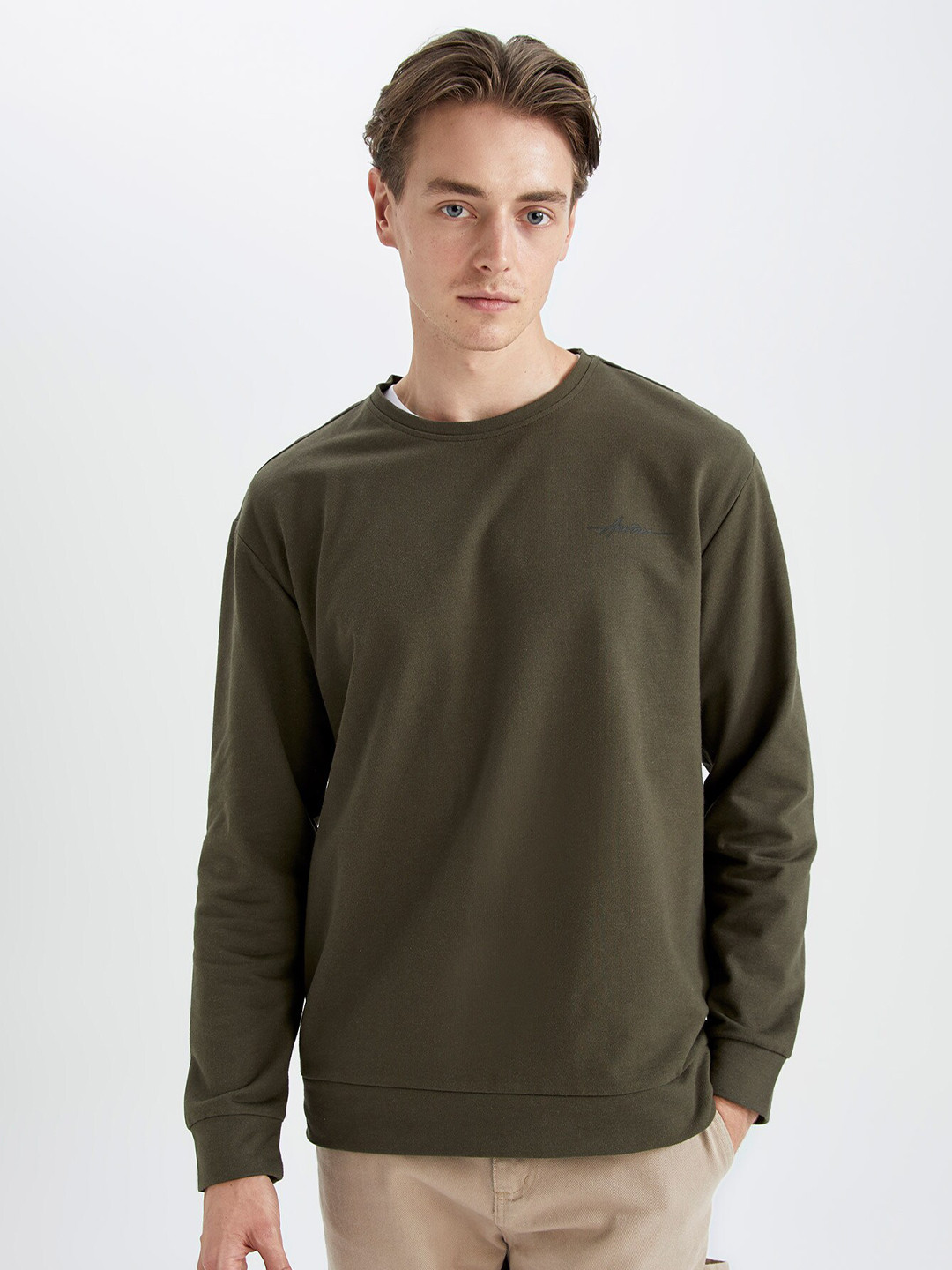 

DeFacto Men Olive Green Solid Sweatshirt