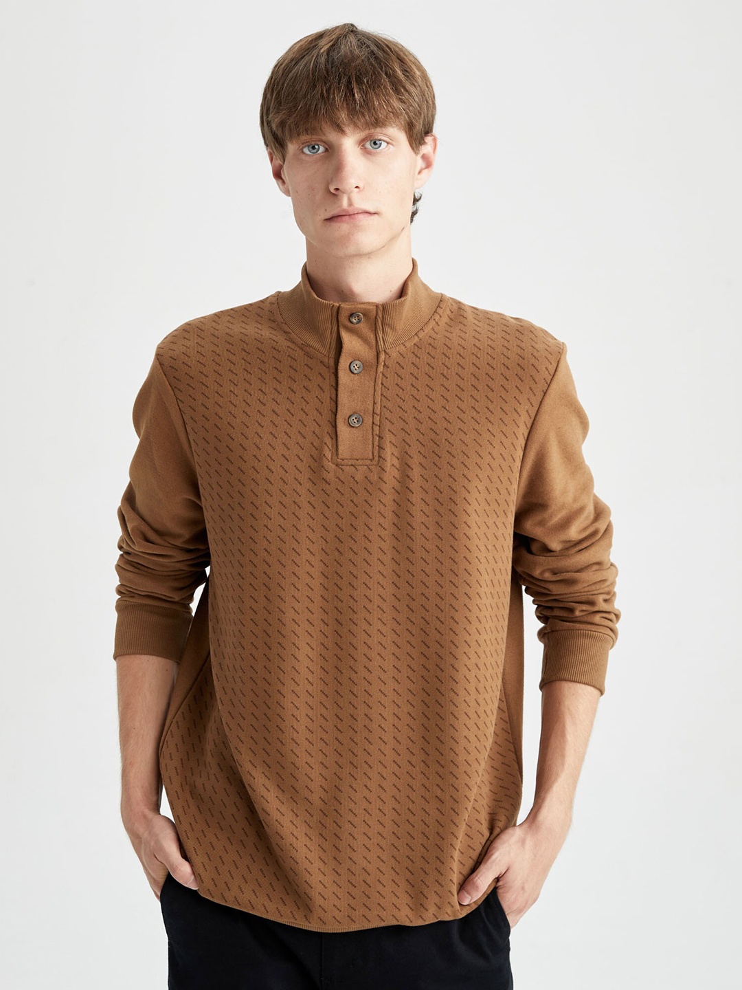 

DeFacto Men Brown Self Design Sweatshirt