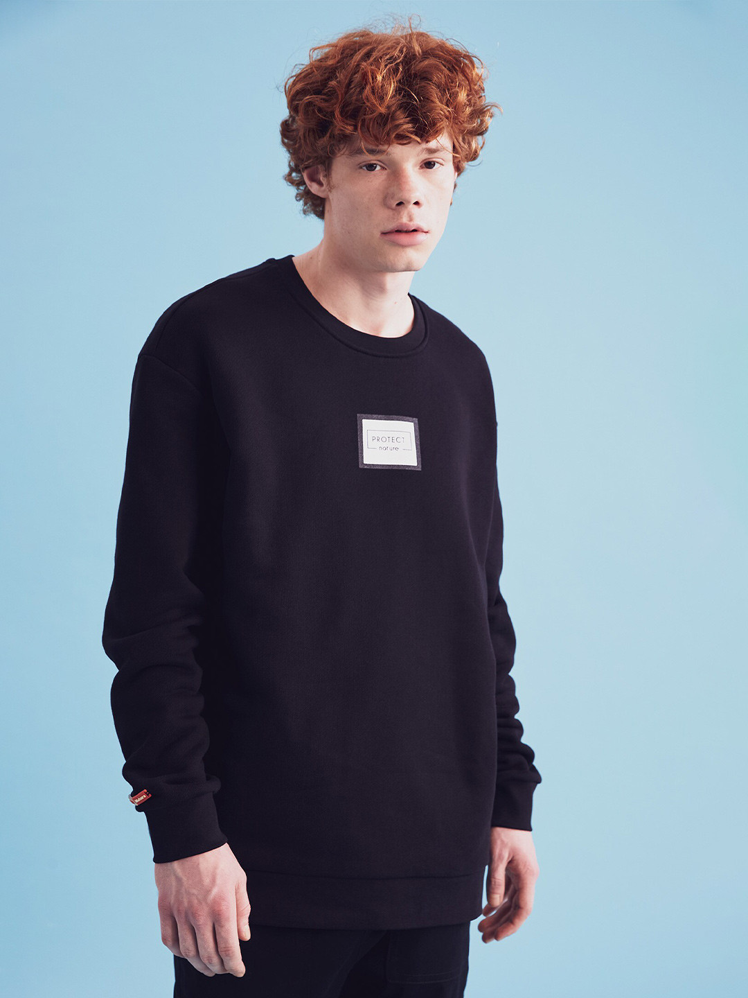 

DeFacto Men Black Pure Cotton Solid Sweatshirt