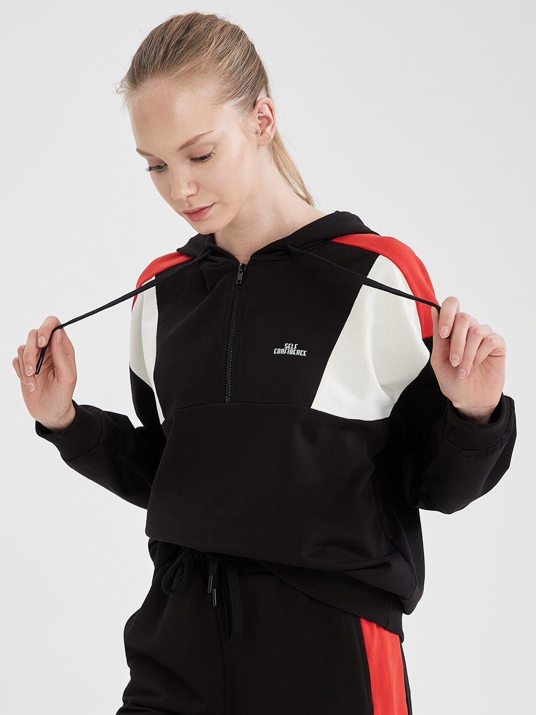 

DeFacto Colourblocked Cotton Sweatshirt, Black