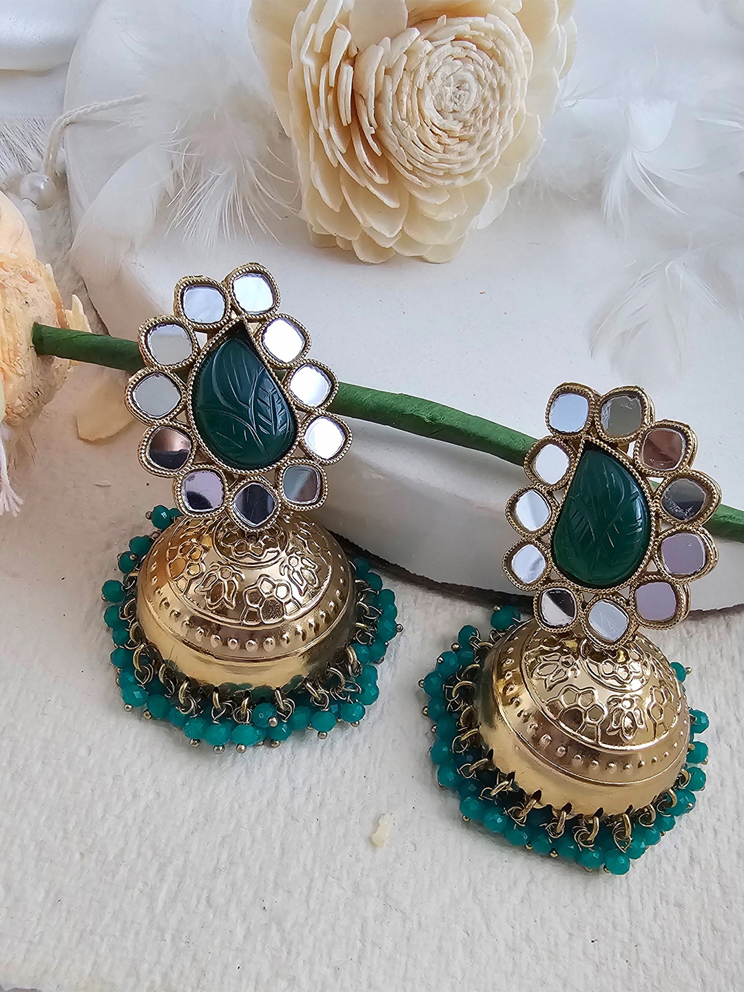 

Binnis Wardrobe Green & Gold-Plated Kundan Dome Shaped Jhumkas Earrings