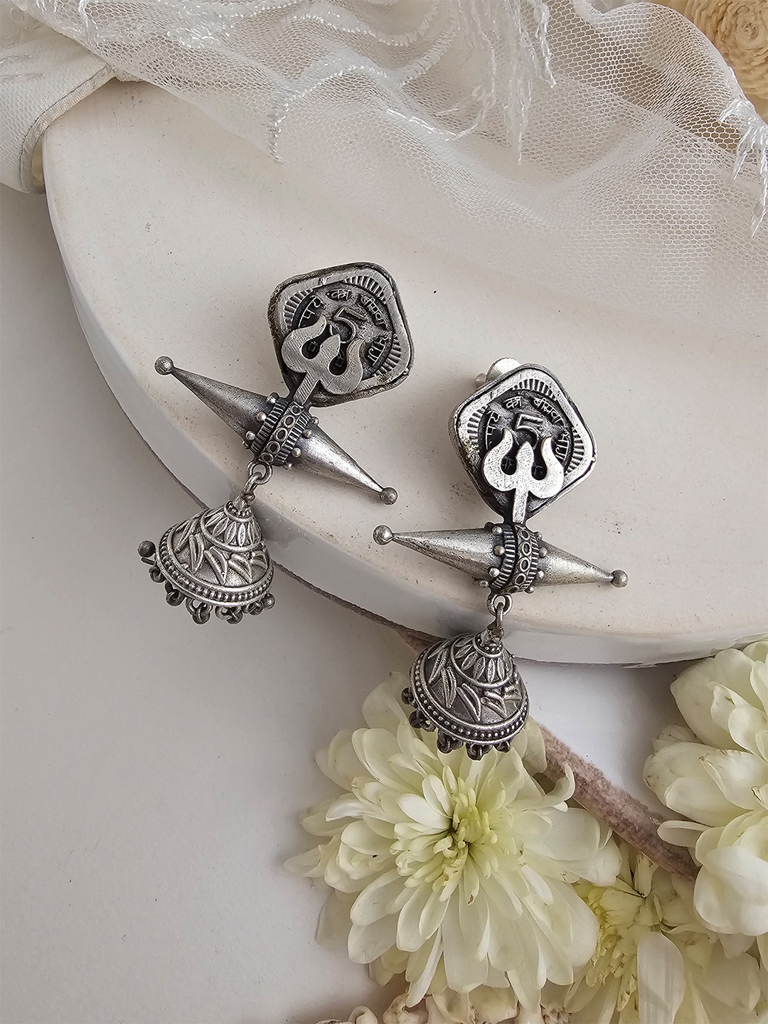 

Binnis Wardrobe Silver-Plated Contemporary Drop Earrings