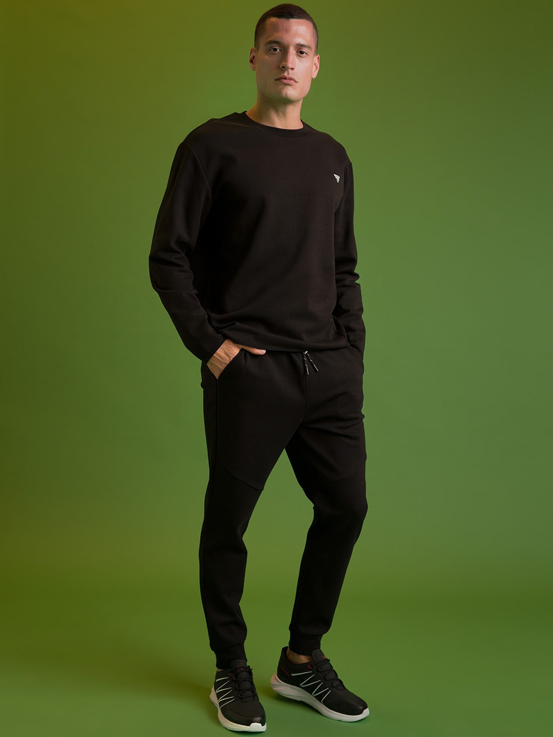 

DeFacto Men Black Solid Trousers