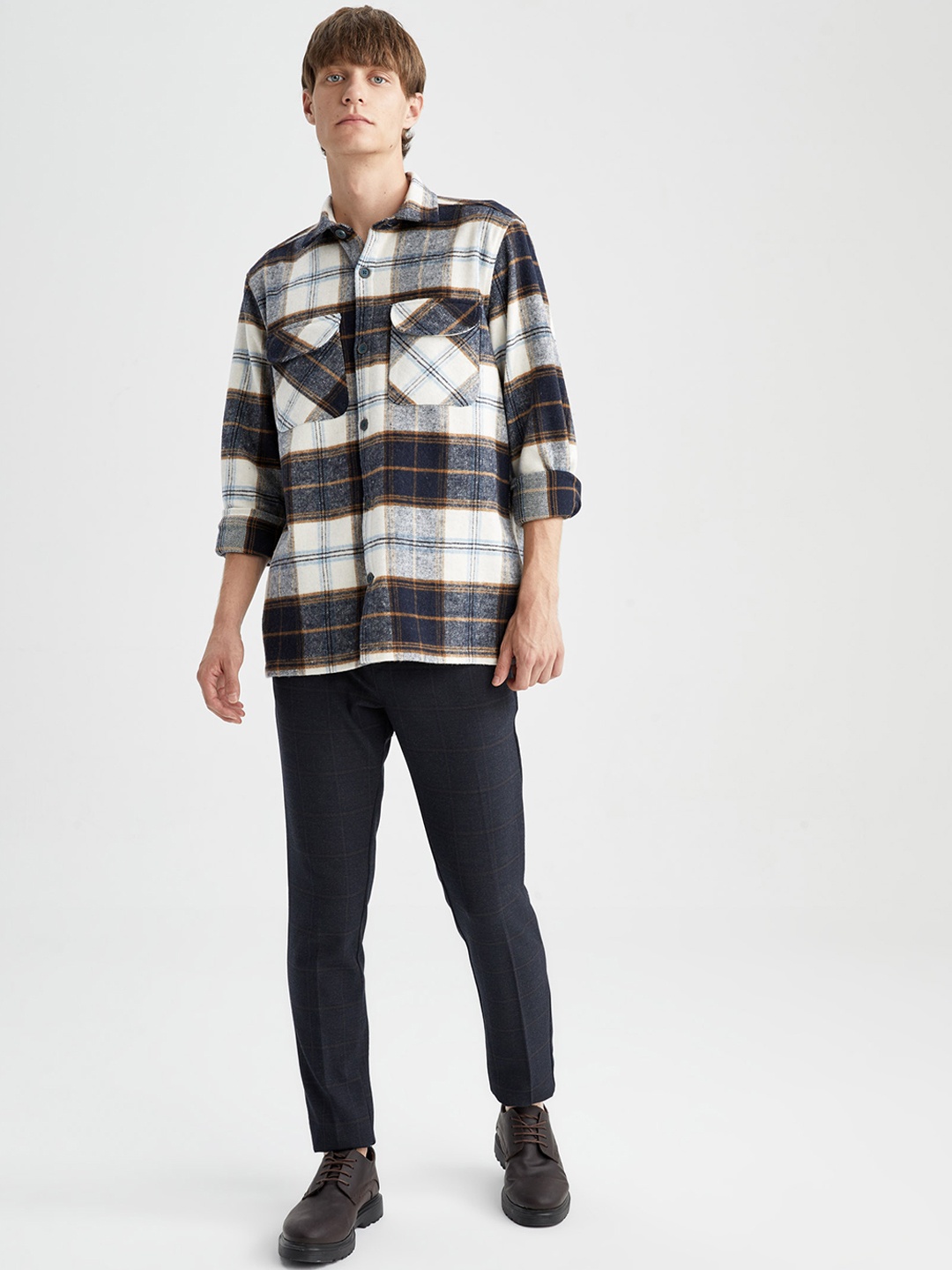 

DeFacto Men Navy Blue Checked Trouser